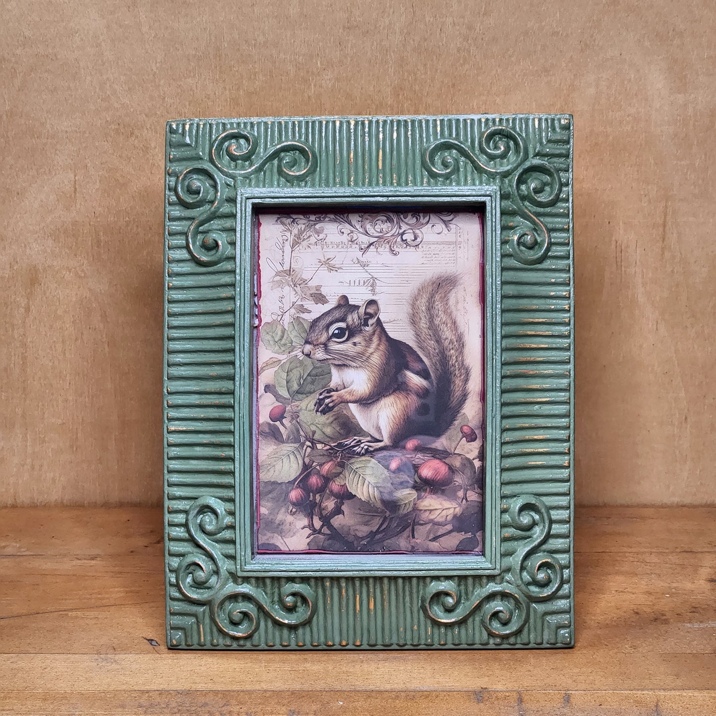 Gilded Frame Decor - Squirrel