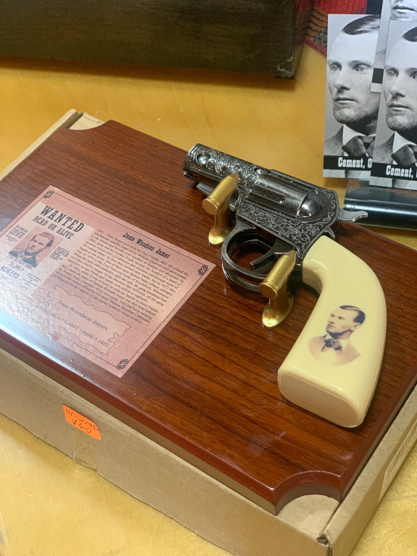 Jesse James Pistol / Knife